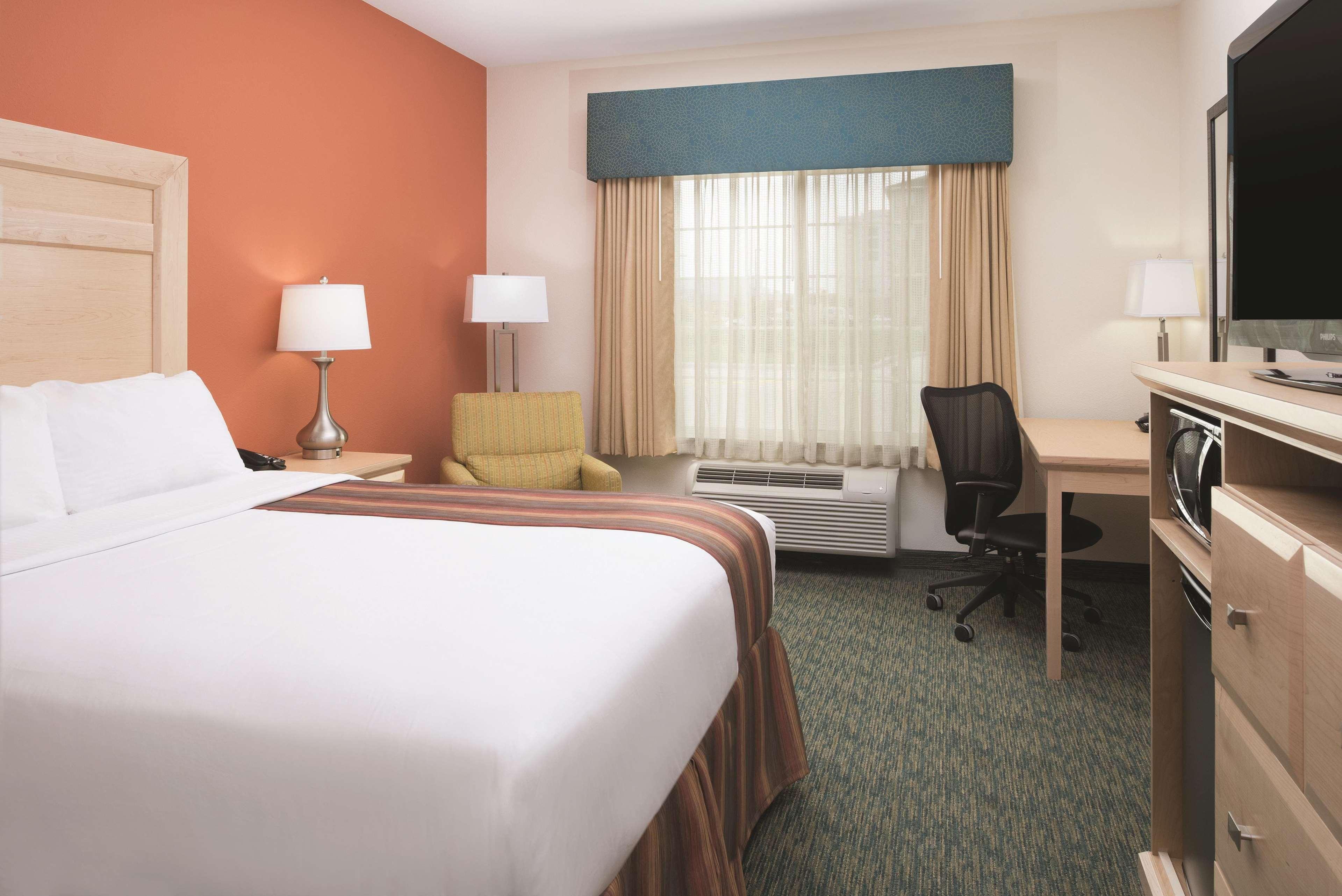 Hotel La Quinta By Wyndham Grand Forks Exterior foto